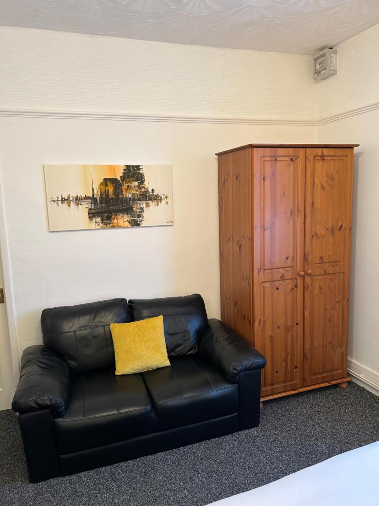 סקגנס Knighton Lodge מראה חיצוני תמונה