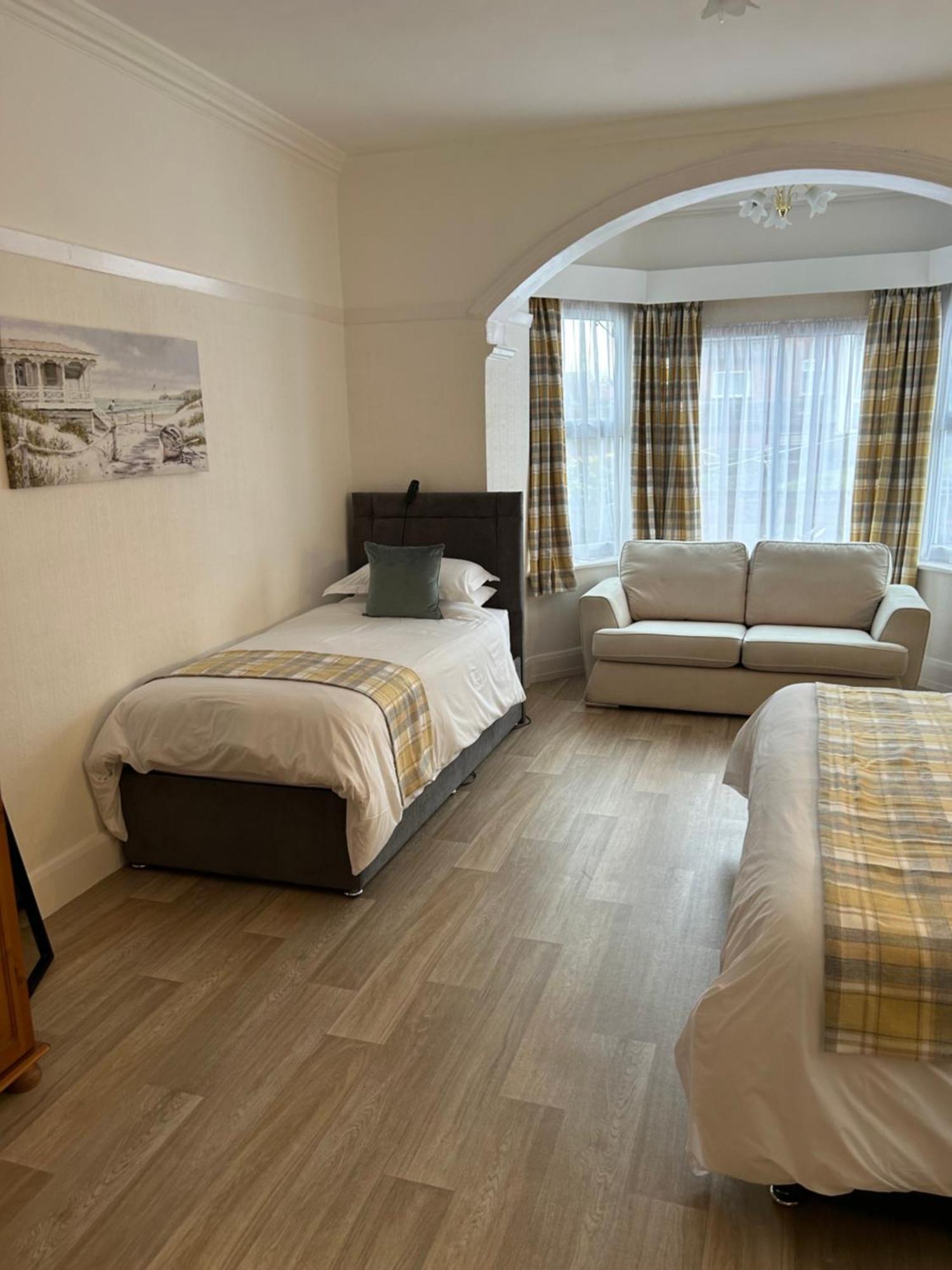 סקגנס Knighton Lodge מראה חיצוני תמונה